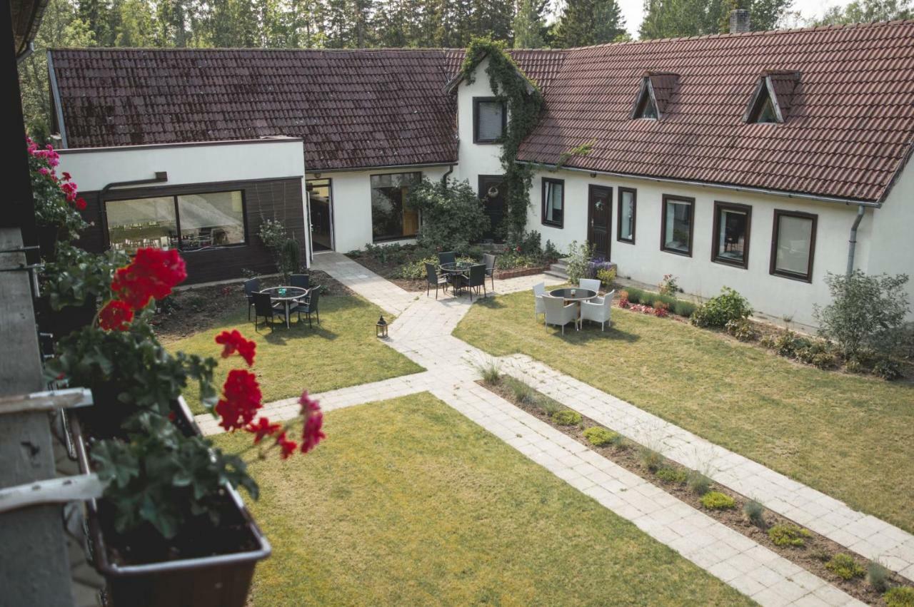 Akmens Stasti / Stone Stories Hotel Kaltene Kültér fotó