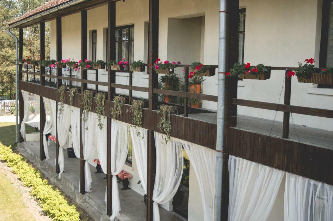 Akmens Stasti / Stone Stories Hotel Kaltene Kültér fotó