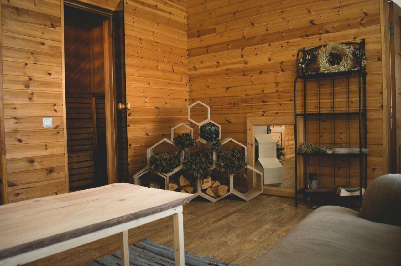 Akmens Stasti / Stone Stories Hotel Kaltene Kültér fotó