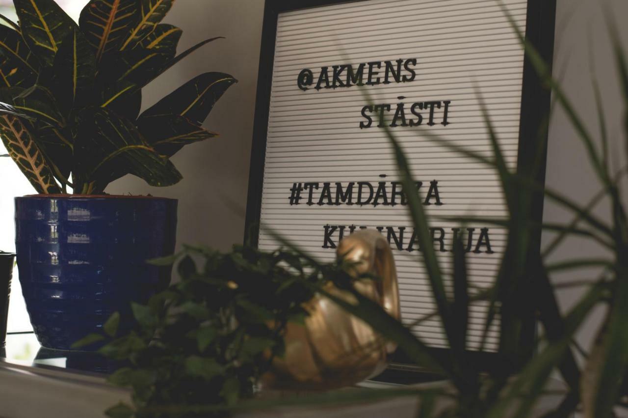 Akmens Stasti / Stone Stories Hotel Kaltene Kültér fotó