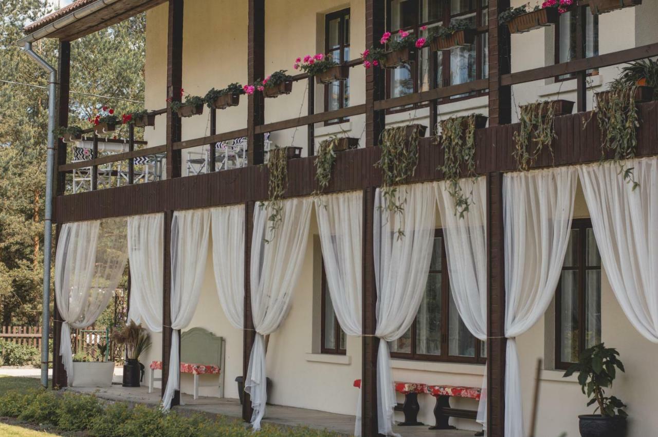 Akmens Stasti / Stone Stories Hotel Kaltene Kültér fotó